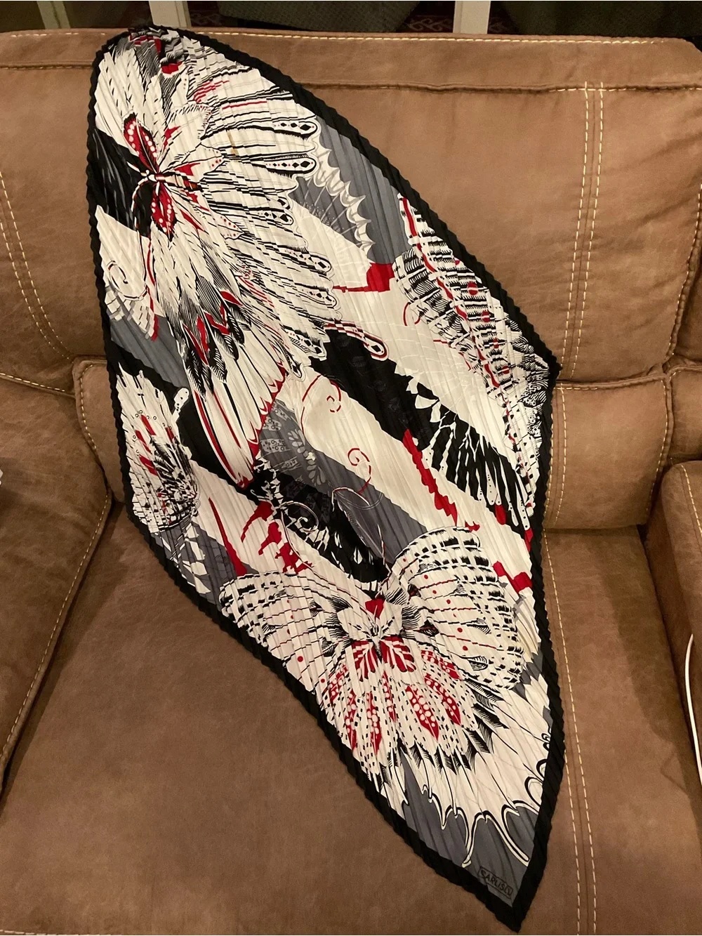 Carlisle Plissé Rhombus Wrap